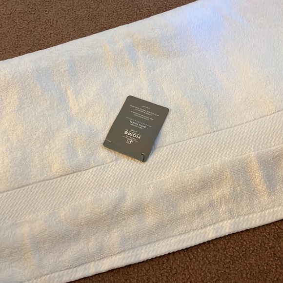 NWT BATH TOWEL - Picture 3 of 3